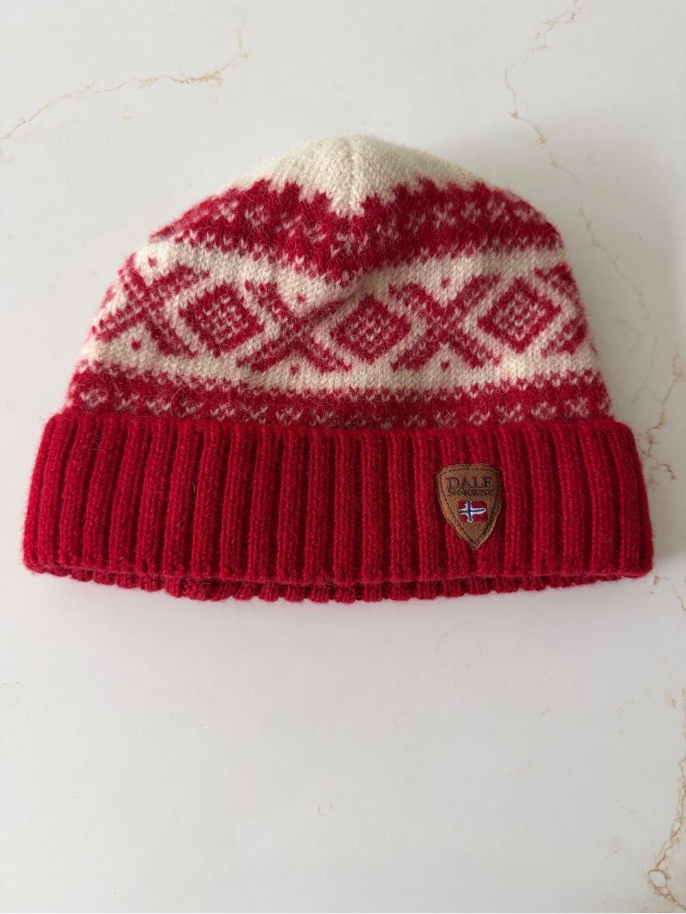 Dale of Norway Cortina 1956 beanie in raspberry/cream